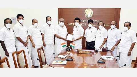 மழையால் டெல்டா மாவட்டங்களில் 68,652 ஹெக்டேர் விளைநிலங்கள் பாதிப்பு: அமைச்சர்கள் குழு முதல்வர் ஸ்டாலினிடம் அறிக்கை தாக்கல்