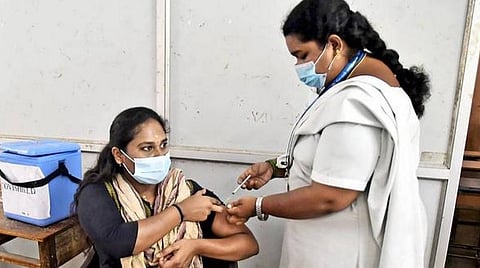 கோவிட்-19 தடுப்பூசி; எண்ணிக்கை 113.68 கோடியாக உயர்வு