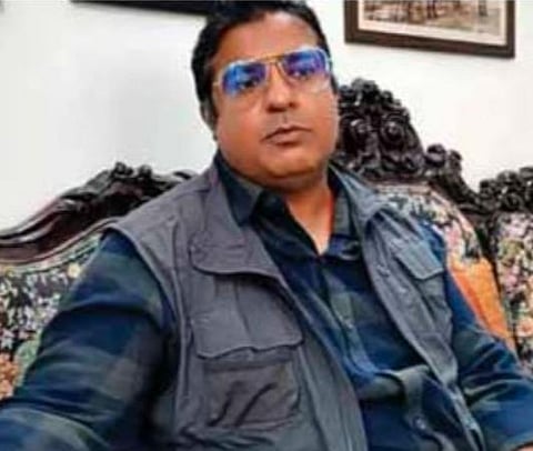 குருகிராமின் பொதுவெளியில் முஸ்லிம்கள் தொழுகைக்கு தடை விவகாரம்: தனது சொந்த இடத்தை அளிக்க முன்வரும் அக்ஷய் ராவ்