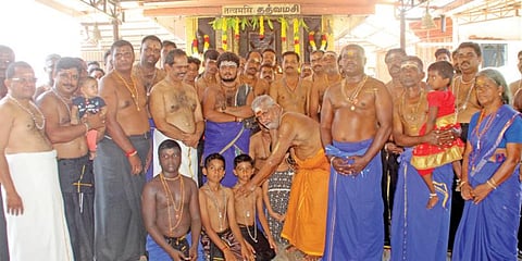 திருநெல்வேலியில் கார்த்திகை முதல் நாளான நேற்று ஐயப்ப பக்தர்கள் விரதம் தொடங்கினர்.