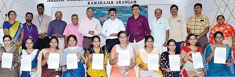 தேனி நாடார் சரசுவதி கலை, அறிவியல் கல்லூரியில் நடந்த நிகழ்ச்சியில் பணி நியமன ஆணையை பெற்ற மாணவிகளுடன் கல்லூரி நிர்வாகிகள்.