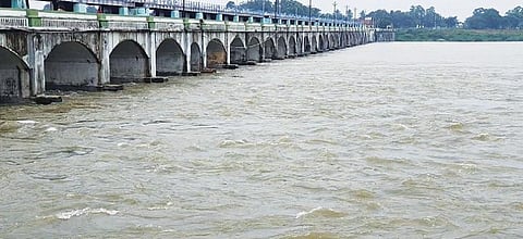 கீழணையில் இருந்து கொள்ளிடம் ஆற்றில் தண்ணீர் திறந்து விடப்பட்டுள்ளது.