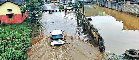 உதகையில் இடி, மின்னலுடன் கொட்டித்தீர்த்த கன மழை :