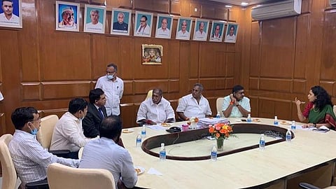 புதுச்சேரி மழை சேதத்துக்கு இடைக்கால நிவாரணமாக ரூ.300 கோடி தேவை; மஞ்சள் ரேஷன் அட்டைகளுக்கும் ரூ.5000 வெள்ள நிவாரணம்: முதல்வர் ரங்கசாமி அறிவிப்பு