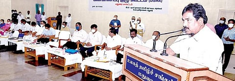 மதுரை மாவட்ட வளர்ச்சி ஒருங்கிணைப்பு மற்றும் கண்காணிப்புக் குழு ஆலோசனைக் கூட்டத்தில் பேசினார் அமைச்சர் பி.மூர்த்தி.