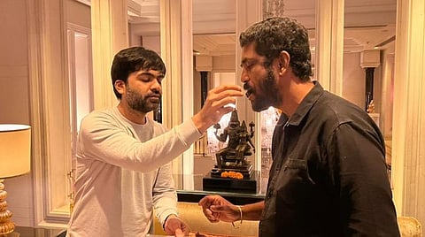 ‘மாநாடு’ வெற்றி: கேக் வெட்டிக் கொண்டாடிய படக்குழு