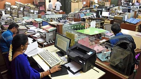 அரசு வேலைவாய்ப்பு: ஏமாற்ற நிலையில் தமிழ்நாட்டு இளைஞர்கள்