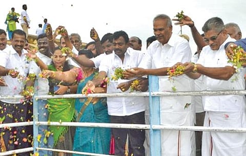 திருநெல்வேலி மாவட்டத்தில் பிசான பருவ சாகுபடிக்காக நம்பியாறு அணையிலிருந்து தமிழக சட்டப் பேரவை தலைவர் மு. அப்பாவு தண்ணீரை திறந்து வைத்தார்.