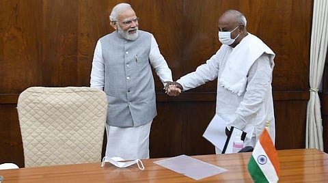 பிரதமர் மோடியுடன் தேவகவுடா திடீர் சந்திப்பு: புகைப்படங்கள் வெளியீடு