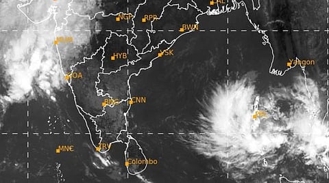 காற்றழுத்த தாழ்வுப் பகுதி புயலாக வலுவடைகிறது: இந்திய வானிலை ஆய்வு மையம்