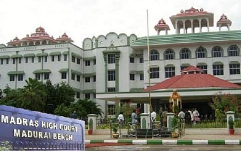 குழந்தைகளுக்கு எதிரான பாலியல் வழக்கு; உச்ச நீதிமன்ற வழிகாட்டுதல்களை பின்பற்றுக: ஊடகங்களுக்கு உயர் நீதிமன்றம் வலியுறுத்தல் 