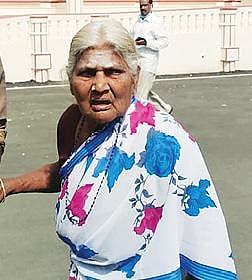 மூதாட்டி சிந்தாமணி.