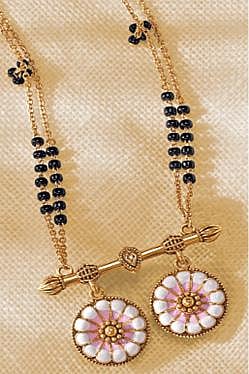 புனிதமான 7 உறுதிமொழிகள் பொறிக்கப்பட்ட -  தனிஷ்க் மங்கள்சூத்ரா டார் நகைகள் அறிமுகம் :