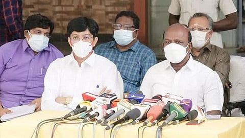 அமைச்சர் மா.சுப்பிரமணியன், (வலது), ஜெ.ராதாகிருஷ்ணன் (இடது)