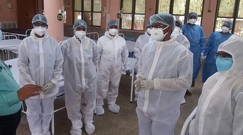 ஒமைக்ரான் பரவல்; புதுச்சேரியில் அதிநவீன ஆய்வகத்துடன் தனிப்பிரிவு தொடக்கம்: வெளிமாநிலங்களில் இருந்து வருவோருக்குத் தடுப்பூசி சான்று கட்டாயம்