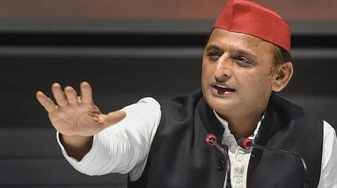 மம்தா பானர்ஜியுடன் கைகோர்க்க தயார்; காங்கிரஸ் படுதோல்வியடையும்: அகிலேஷ் யாதவ் அறிவிப்பு