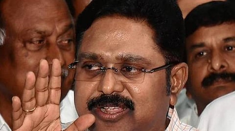 டிடிவி தினகரன் மீது அதிமுக நிர்வாகி போலீஸில் புகார்