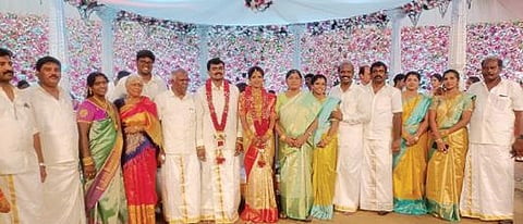 வாசுதேவநல்லூரில் எஸ்.தங்கப்பழம் கல்விக் குழும நிறுவனர் இல்ல திருமண விழா நடைபெற்றது.