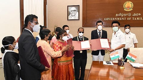 தேசிய விருது பெற்ற 6 மாற்றுத்திறனாளிகள் :முதல்வரை சந்தித்து வாழ்த்துப் பெற்றனர்