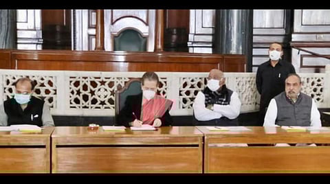 காங்கிரஸ் எம்.பிக்கள் கூட்டத்தில் சோனியா காந்தி பங்கேற்ற காட்சி | படம் ஏஎன்ஐ