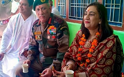 ஹெலிகாப்டர் விபத்தில் இறந்த முப்படைகள் தலைமைத் தளபதி பிபின் ராவத், அவரது மனைவி மதுலிகா ராவத்.