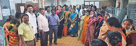 சிதம்பரம் நகராட்சி நடுநிலைப்பள்ளியில் இல்லம் தேடி கல்வி திட்ட தன்னார்வலர்களுக்கு பயிற்சி அளிக்கப்பட்டது.