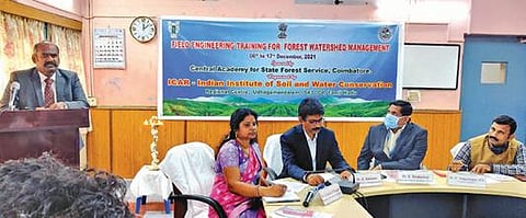 ‘மழை நீர் சேகரிப்பு கட்டமைப்புகள் அவசியம்’ :