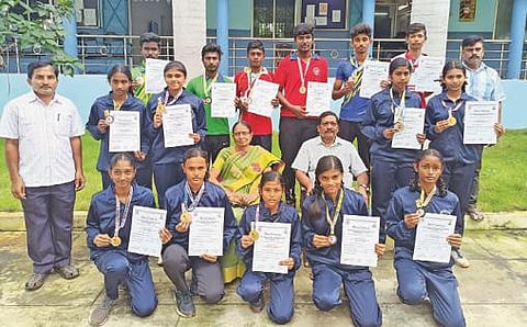 ஈரோடு மாவட்ட ஜூனியர் தடகள போட்டிகளில் : விஜயமங்கலம் பாரதி மெட்ரிக் பள்ளி சாதனை :