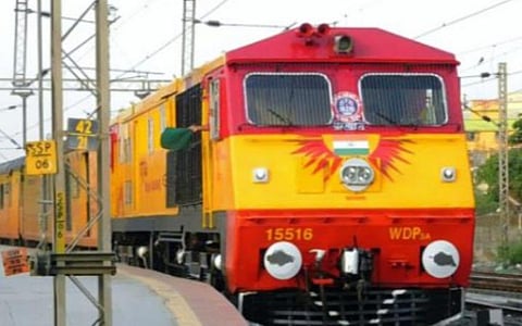 திருச்செந்தூர் - பொள்ளாச்சி எக்ஸ்பிரஸை மேட்டுப்பாளையம் வரை நீட்டிக்க மதுரை, சேலம் ரயில்வே கோட்டங்கள் நடவடிக்கை எடுக்குமா?: ரயில் பயணிகள் எதிர்பார்ப்பு