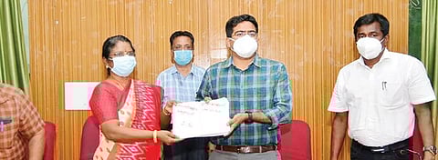 திருநெல்வேலியில் நகர்ப்புற உள்ளாட்சி தேர்தலுக்கான வாக்காளர் பட்டியலை மாவட்ட ஆட்சியர் வே.விஷ்ணு வெளியிட்டார்.