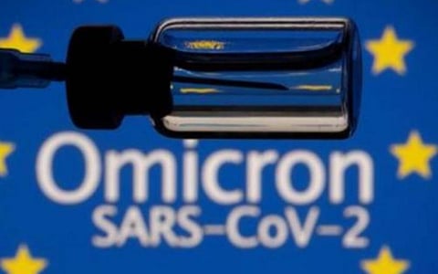 சிங்கப்பூரில் கரோனா பூஸ்டர் தடுப்பூசி செலுத்திக் கொண்டவர்களையும் விட்டுவைக்காத ஒமைக்ரான் தொற்று