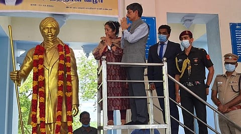 எட்டயபுரத்தில் பாரதியார் சிலைக்கு தமிழக ஆளுநர் மரியாதை