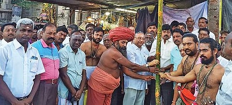 விருத்தாசலம் விருத்தகிரீஸ்வரர் கோயில் கும்பாபிஷேகத்தையொட்டி பந்தக்கால் நடப்பட்டது.