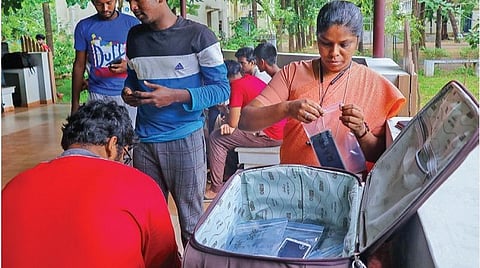 இணைய அடிமைகளாகும் இளைய தலைமுறை