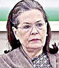 சிபிஎஸ்இ 10-ம் வகுப்பு கேள்வித் தாளில்பெண் சுதந்திரத்துக்கு எதிரான கருத்து :  மத்திய அரசு மன்னிப்பு கேட்க சோனியா கோரிக்கை