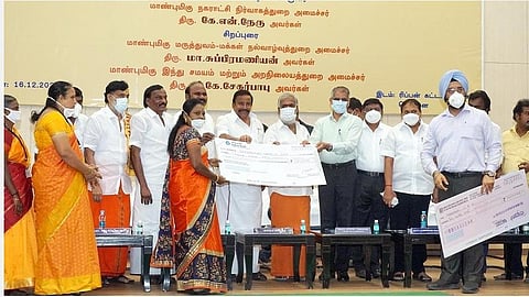 மகளிர் சுய உதவிக் குழுக்களுக்குக் கடன் உதவி: அமைச்சர்கள் கே.என்.நேரு, சேகர் பாபு வழங்கினர்