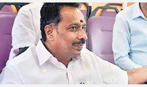 கட்சிக்காரனைத் தொட்டால் கையை ஒடிப்பேன்: அதிமுக ஆர்ப்பாட்டத்தில் எம்.ஆர்.விஜயபாஸ்கர் எச்சரிக்கை