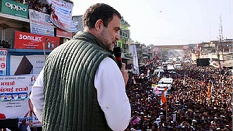 இந்துத்துவாவாதி கங்கையில் குளிப்பார்; ஓர் உண்மையான இந்து மக்களுடன் சங்கமிப்பார்: ராகுல் காந்தி சாடல்