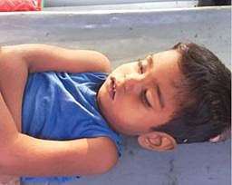 இதுவரையிலும் அடையாளம் காண முடியாத நிலையில் உள்ள இறந்த சிறுவனின் சடலம்.