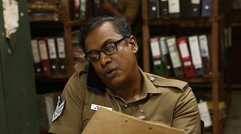 முதல் பார்வை: ரைட்டர் - அதிகாரப் போக்கைத் தோலுரிக்கும் சினிமா