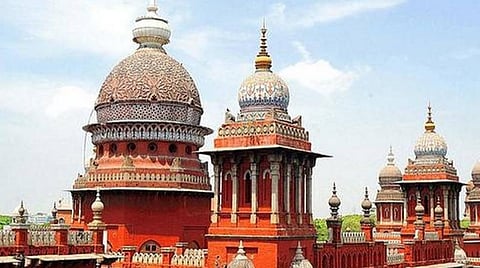 கோயில் பூசாரியாக நியமிக்கப்பட்டுள்ள சிறுவனுக்கு தடையில்லா கல்வி கிடைக்க அரசு தகுந்த நடவடிக்கை எடுக்க உத்தரவு