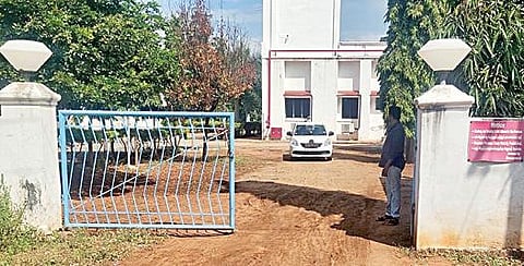 நிலக்கோட்டையில் வருமானவரித் துறையினர் சோதனை நடத்திய சென்ட் தொழிற்சாலை.