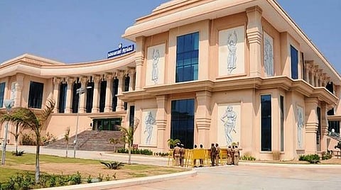 தலைமைச் செயலக கூட்ட அரங்கில் நடக்க இருந்த இந்த ஆண்டின் முதல் சட்டப்பேரவை கூட்டம் கலைவாணர் அரங்குக்கு மாற்றம்: ஜன.5-ம் தேதி காலை 10 மணிக்கு ஆளுநர் ஆர்.என்.ரவி உரை