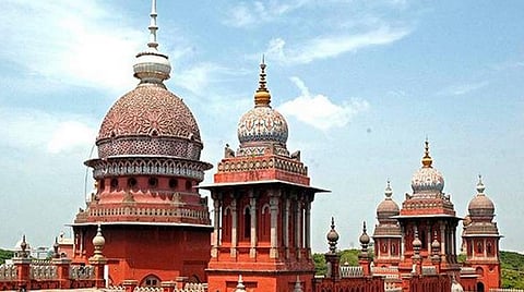 புதுச்சேரியில் நடந்த புத்தாண்டு கொண்டாட்டத்தில் விதிமீறல்கள் இருந்தால் அவமதிப்பு வழக்கு தொடரலாம்: உயர் நீதிமன்றம் அனுமதி