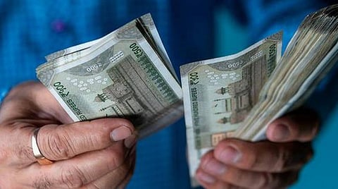 வைரஸ் தொற்றால் உயிரிழந்தவர்களின் எண்ணிக்கையில் தொடரும் குளறுபடி: இறப்பு எண்ணிக்கையை விட கரோனா இழப்பீடு கோருவோர் அதிகம்