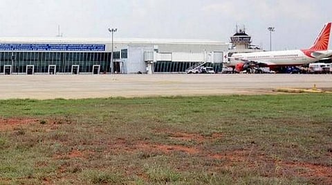 கோவை விமானநிலையத்தில் கைத்துப்பாக்கி எடுத்து வந்த காங்கிரஸ் பிரமுகர் கைது