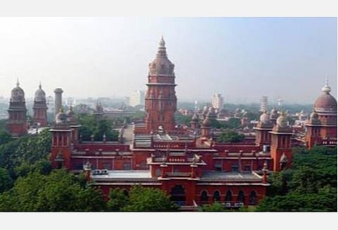 திருப்பூரில் முன்னாள் முதல்வர் கருணாநிதியின் சிலை வைக்க அனுமதி வழங்கப்படவில்லை: உயர் நீதிமன்றத்தில் தமிழக அரசு தகவல்