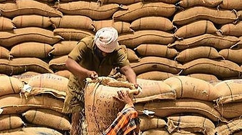 சிவகங்கை: சுமை தொழிலாளர்களுக்கு கூடுதல் கூலியை தர ஒப்பந்ததாரர் மறுப்பதாக புகார்