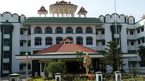 பலாத்காரத்தால் கர்ப்பமடைந்த 17 வயது சிறுமியின் 6 மாத கருவை கலைக்க அனுமதி: