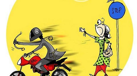 சேலம் ஓமலூரில் ஓய்வு பெற்ற ஆசிரியர் வீட்டின் பூட்டை உடைத்து 50 பவுன் நகை திருட்டு: விவசாயியின் மனைவியிடம் 9 பவுன் செயின் பறிப்பு